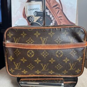 Louis Vuitton Compiegne 23 Clutch Brown Monogram Unisex Pouch